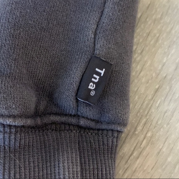 Tna aritzia dark grey cropped crew neck - Picture 3 of 3